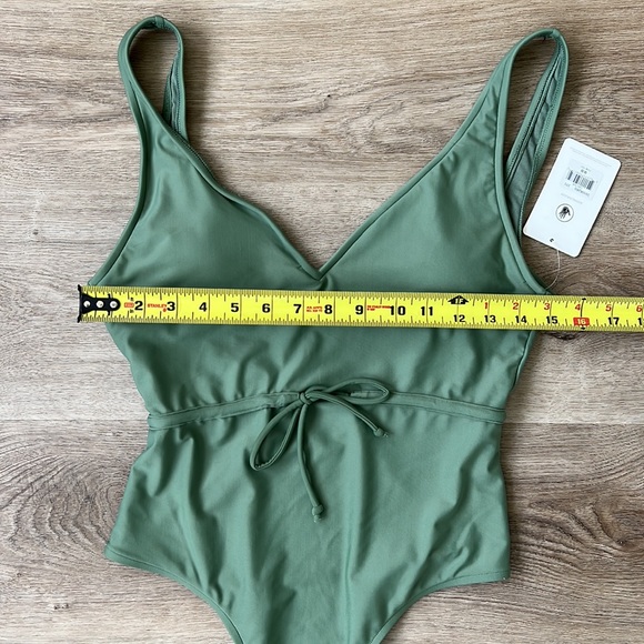 Body glove Pam one piece, new with tags - Picture 3 of 17